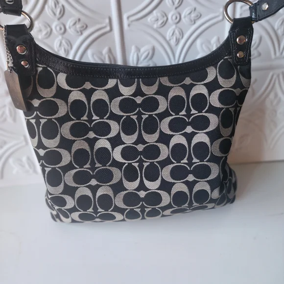 Coach Authentic Signature Black & Tan Handbag - Picture 5 of 9